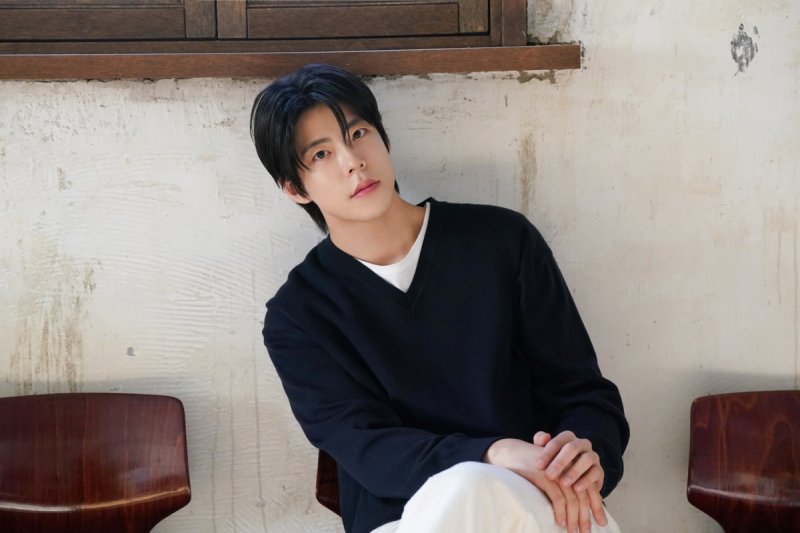 '열일 행보' 최우성, 새 프로필 공개…순도 100% 청량 매력