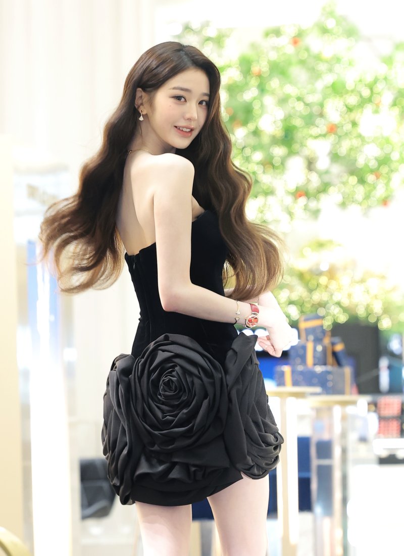 장원영, 숨 참고 러브 다이브…비주얼 폭발