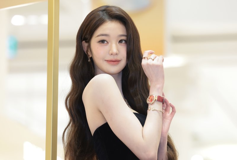 장원영, 숨 참고 러브 다이브…비주얼 폭발