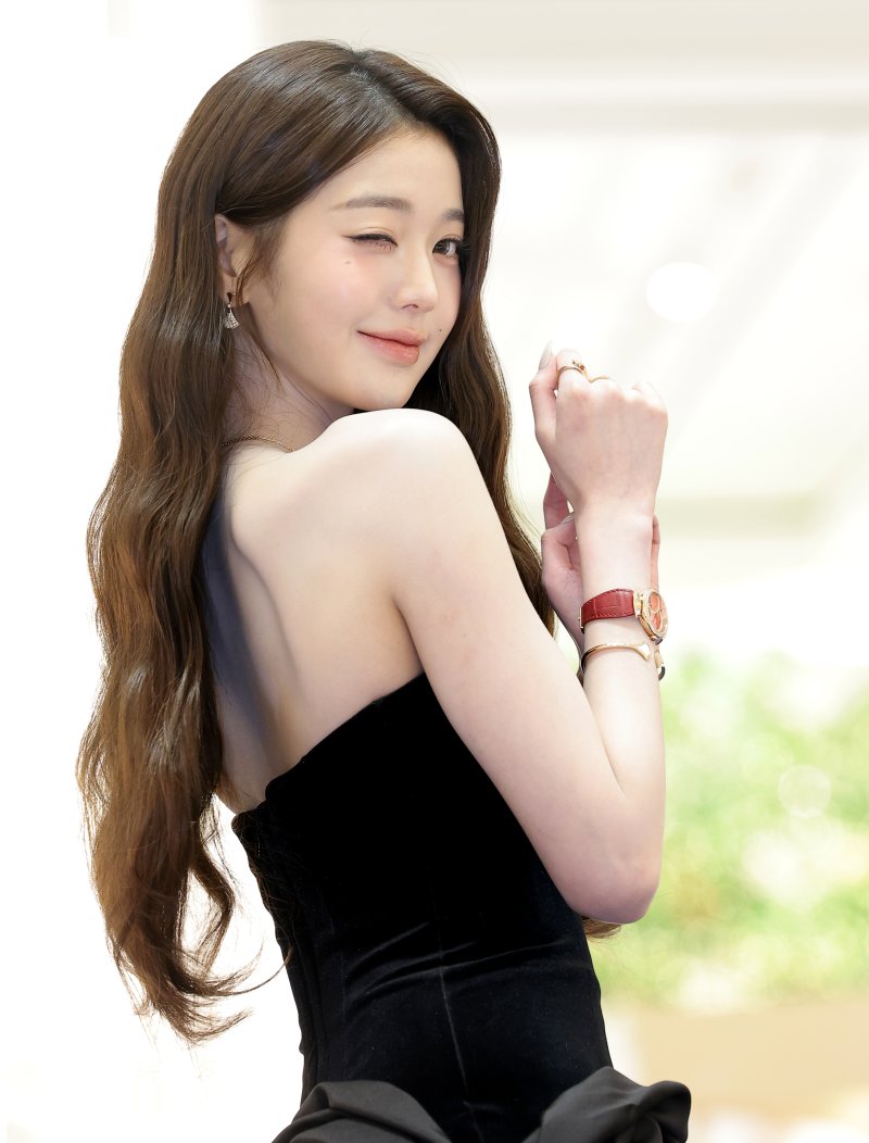 장원영, 숨 참고 러브 다이브…비주얼 폭발