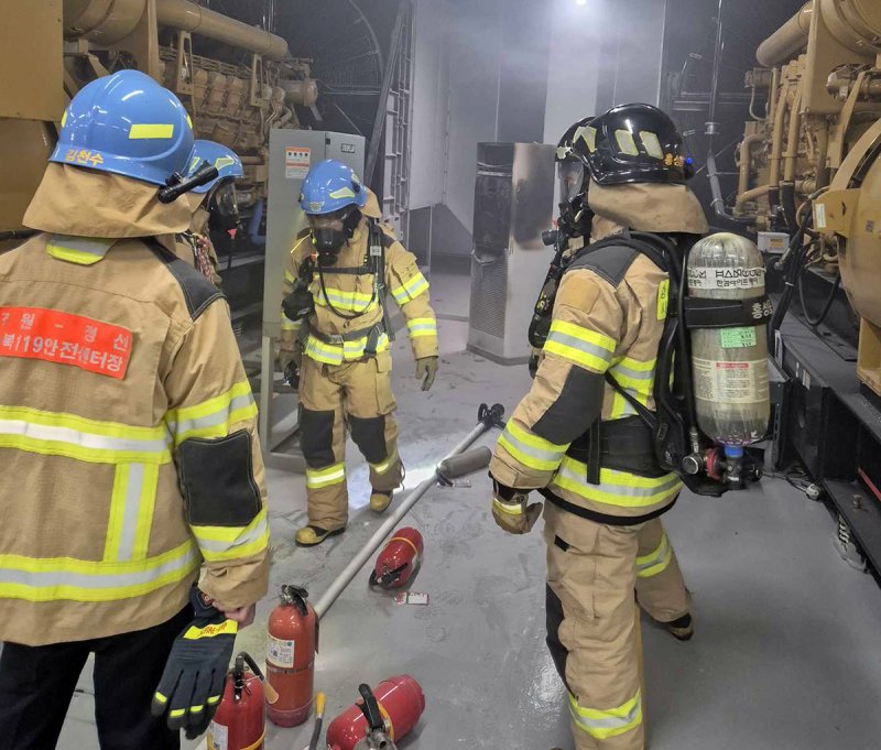 4일 낮 12시 30분께 정선군 사북읍 강원랜드 보안경비동 지하 1층 기계실에서 화재가 발생했으나, 16분 만에 불길을 잡으며 큰 피해 없이 진화됐다.(사진=강원소방본부 제공) *재판매 및 DB 금지