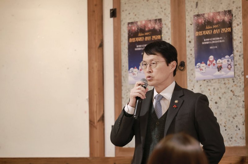 [세종=뉴시스]최원호 원안위 위원장이 4일 출입기자단과 송년 기자간담회를 열었다.(사진=원안위 제공) *재판매 및 DB 금지