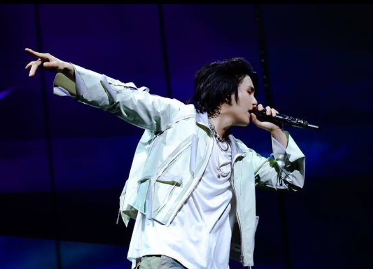 [서울=뉴시스] 슈가. (사진=슈가 인스타그램 캡처) 2025.12.04. photo@newsis.com *재판매 및 DB 금지