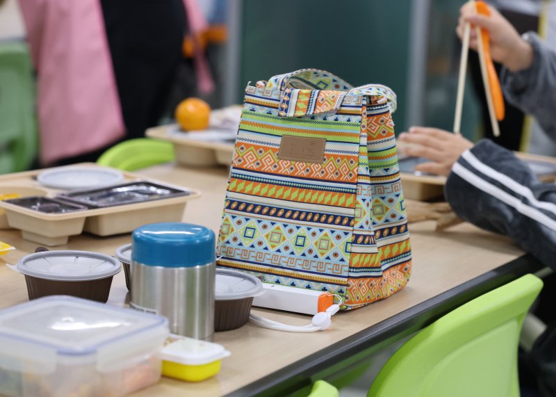 학교 급식·돌봄 업무 등에 종사하는 비정규직 노동자들이 총파업에 돌입한 4일. 2025.12.4/뉴스1 ⓒ News1 김기태 기자