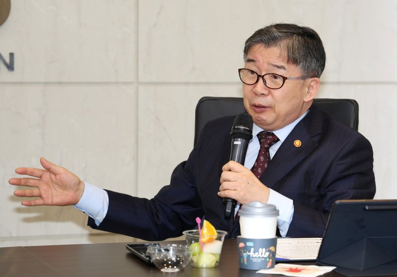 유철환 국민권익위원회 위원장이 28일 대구 수성구 대구교육청에서 열린 미래세대 청렴교육 활성화를 위한 국민권익위-대구교육청 업무협약식에서 인사말을 하고 있다. (국민권익위원회 제공. 재판매 및 DB 금지) 2025.8.28/뉴스1