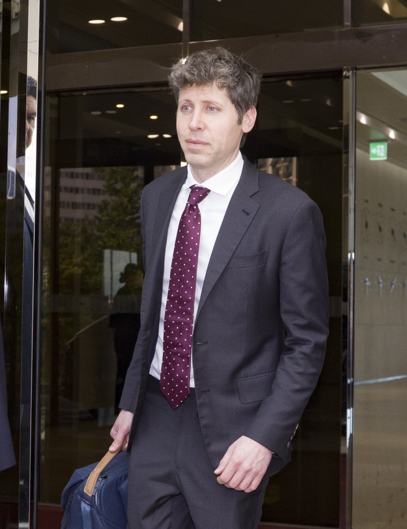 [서울=뉴시스] 3일(현지 시간) 월스트리트저널(WSJ)에 따르면 샘 올트먼 오픈AI CEO(최고경영자)는 지난 여름 로켓 제조업체 스토크 스페이스에 접촉해 지분 투자를 통해 경영권을 확보하는 방안을 논의했다. 샘 올트먼 오픈AI 최고경영자(CEO)가 지난 10월 1일 서울 강서구 김포공항 비즈니스항공센터를 통해 입국하고 있다. 2025.12.04.