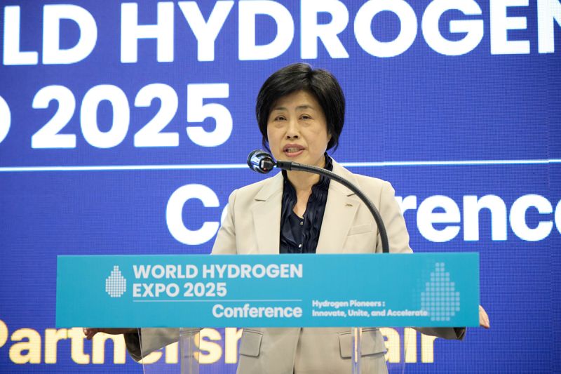 김명희 코트라 부사장 겸 산업혁신성장본부장이 4일 경기도 일산 킨텍스에서 열린 ‘H2 비즈니스 파트너십 페어’에서 환영사를 하고 있다. 코트라 제공.