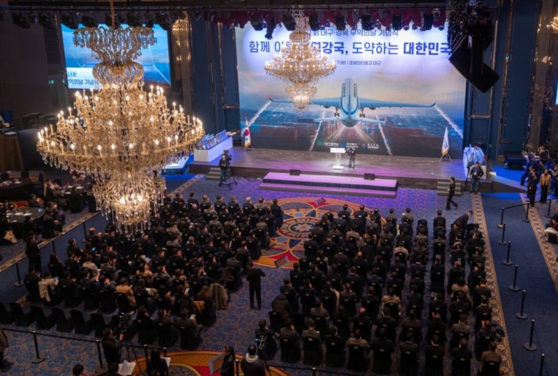 '제62회 무역의 날'을 맞아 대구경북의 122개사가 '수출의 탑'을, 수출 유공자 88명이 정부 포상을 받는다. 사진은 지난해 열린 제61회 무역의 날 행사 모습.(무역협회 대구경북본부 제공, 재판매 및 DB 금지)