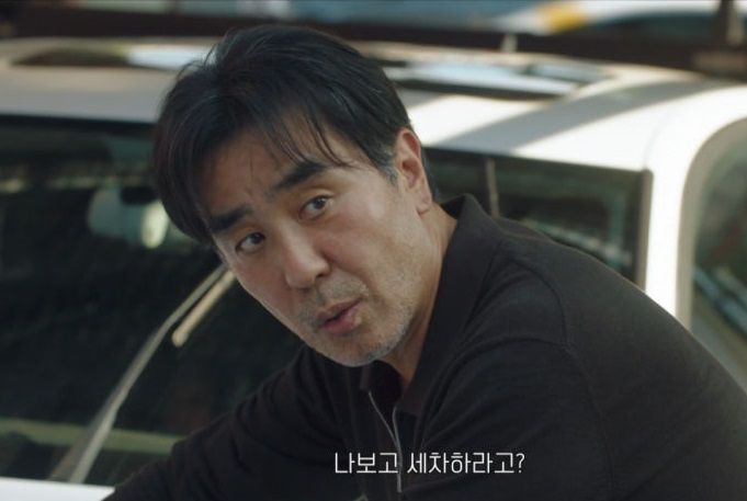 지금 50대가 마주한 가장 큰 질문이 '퇴직 후 어떻게 벌어서 살아야 하지'라는 물음표다. 구직에 성공한다고 해도 받을 수 있는 급여는 300만원에 못 미치는 경우가 많다. 전문가들은 나이에 구애 받지 않는 '기술'을 배워 남은 20년을 준비하라고 조언한다. /JTBC 드라마 '서울 자가에 대기업 다니는 김부장'의 한 장면