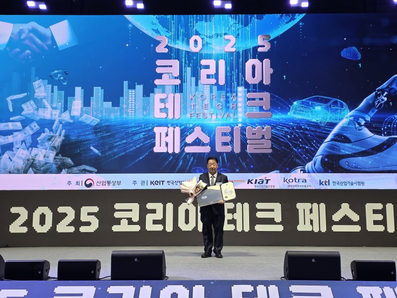 장호길 SB선보 상무가 표창을 받은 뒤 기념촬영을 하고 있다. (SB선보 제공. 재판매 및 DB금지)