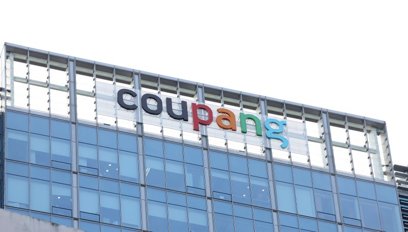 '대안 없어서' 예언 그대로? 쿠팡 이용자수 되레…