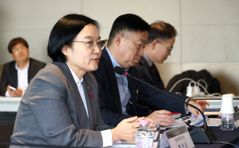 중소벤처기업부는 4일 서울 중소기업 DMC 타워에서 명문장수기업 간담회를 개최했다. (중기부 제공)