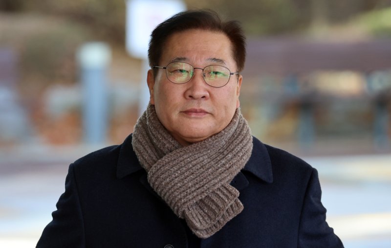 박성재 전 법무부 장관이 4일 오후 서울 서초구 내란 특검에 김건희씨 수사 무마 청탁 의혹 관련 조사를 받기 위해 출석하고 있다. 2025.12.4/뉴스1 ⓒ News1 김명섭 기자