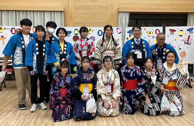 [이천=뉴시스] 경기 이천시 중학생들이 일본 고카시를 방문해 다양한 프로그램을 체험했다. (사진=이천시 제공) 2025.12.04. photo@newsis.com