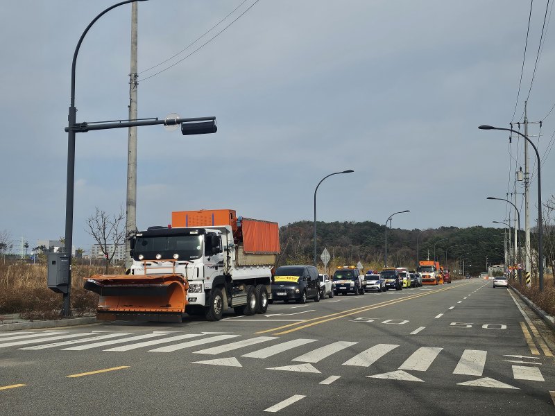 지난 2일 실시된 강원 동해시 도로제설훈련.(동해시 제공, 재판매 및 DB 금지) 2025.12.4/뉴스1