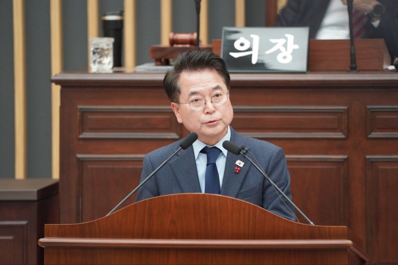 육동한 춘천시장이 4일 춘천시의회에서 2026년도 예산안 제출에 따른 시정연설을 하고 있다.(춘천시 제공, 재판매 및 DB금지)