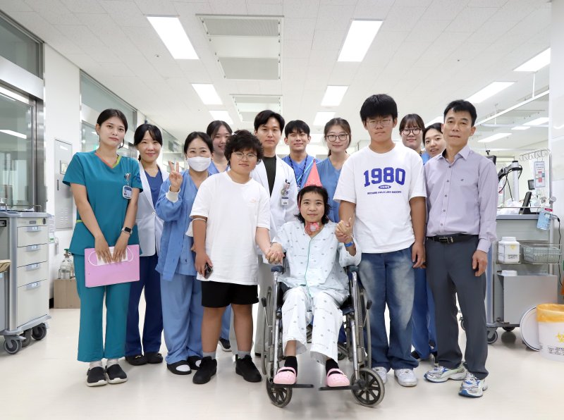 [진주=뉴시스]경상국립대학교병원 신경과 김영수 교수팀, 자가면역뇌염 환자 21개월 동안 혼수상태에서 기적적 회복.(사진=경상국립대병원 제공).2025.12.04.photo@newsis.com *재판매 및 DB 금지