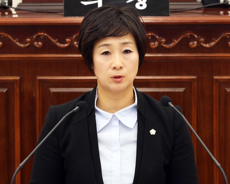 [대전=뉴시스] 조명휘 기자 = 김미희(더불어민주당·비례) 대전 유성구의원이 4일 제282회 정례회 제3차 본회의에서 5분 발언을 하고 있다. (사진= 유성구의회 제공) 2025.12.04. photo@newsis.com *재판매 및 DB 금지