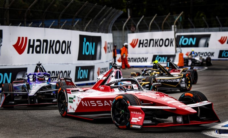 ‘ABB FIA 포뮬러 E 월드 챔피언십'에서 경주차들이 달리고 있다. (한국타이어 제공. 재판매 및 DB금지) 2025.12.4/뉴스1