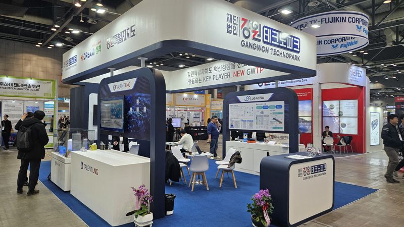 강원테크노파크가 4일 일산킨텍스서 개막한 'H2 MEET 2025'에 강원공동관을 구성, 삼척 수소산업 기업들과 함께 홍보에 나서고 있다. 강원테크노파크 제공