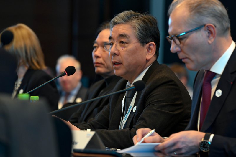 [서울=뉴시스] 장재훈 현대차그룹 부회장이 4일 경기 고양시 킨텍스 제2전시장에서 열린 월드 하이드로젠 엑스포 2025 수소위원회 CEO 서밋에서 발언하고 있다. (사진=현대차그룹 제공) 2025.12.04. photo@newsis.com *재판매 및 DB 금지