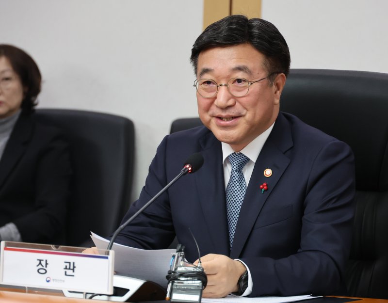 [서울=뉴시스] 김명원 기자 = 윤호중 행정안전부 장관. 2025.11.26 kmx1105@newsis.com