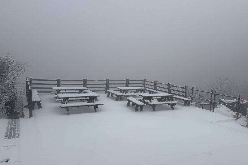전북 무주군 덕유산에 눈이 쌓인 모습.(덕유산국립공원사무소 제공. 재판매 및 DB 금지) 2025.11.27/뉴스1 ⓒ News1 장수인 기자