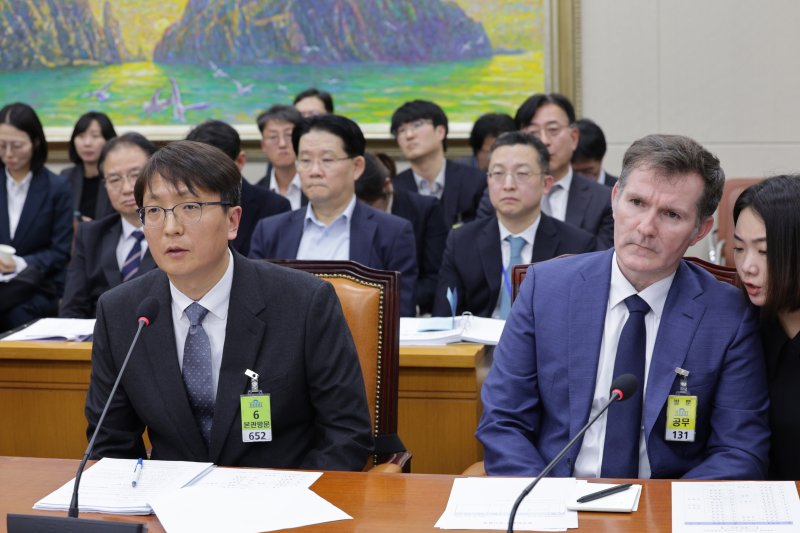 박대준 쿠팡 대표이사가 지난 3일 서울 여의도 국회 정무위원회에서 열린 쿠팡 개인정보 유출 관련 현안질의에서 의원 질의에 답변하고 있다. 2025.12.3/뉴스1 ⓒ News1 신웅수 기자