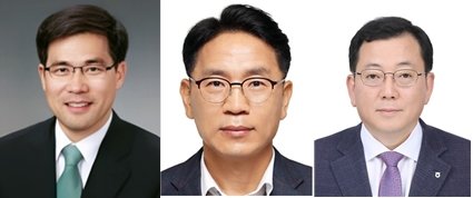 [전주=뉴시스]윤난슬 기자 = 왼쪽부터 이정환(56) 농협중앙회 전북본부장, 김성훈(53) 농협은행 전북본부장, 장길환(54) 농협은행 여신기획부장. (사진=전북농협 제공) photo@newsis.com