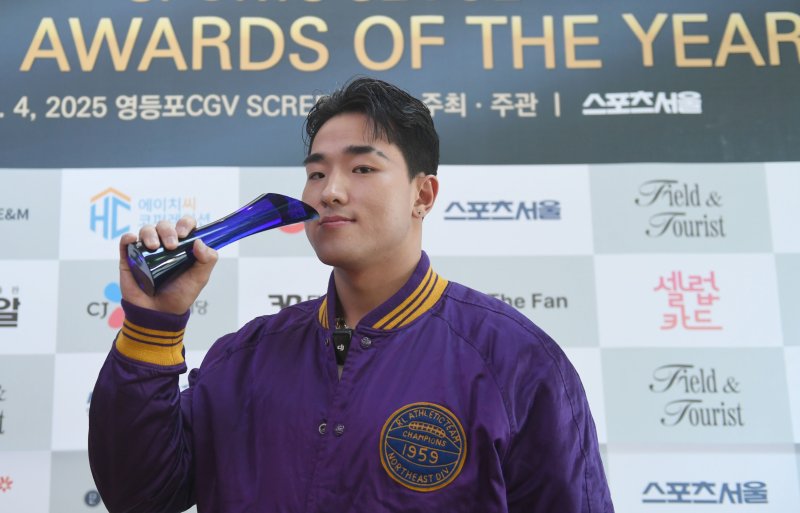 [서울=뉴시스] 스포츠서울 올해의 신인으로 선정된 KT 위즈 안현민. (사진=스포츠서울 제공) 2025.12.04. *재판매 및 DB 금지