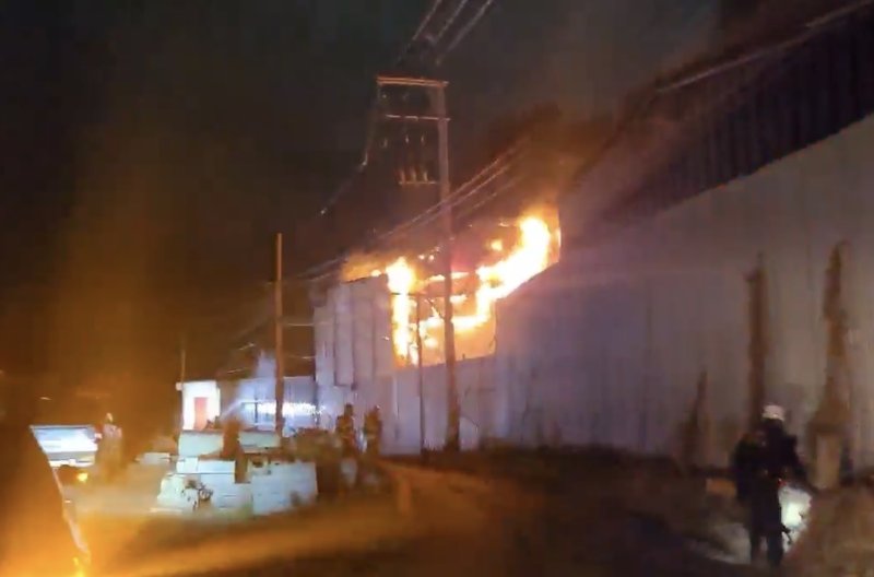 4일 오후 제주시 노형동 자원순환관리시설에서 화재가 발생했다.(제주도소방안전본부 제공. 재판매 및 DB금지)