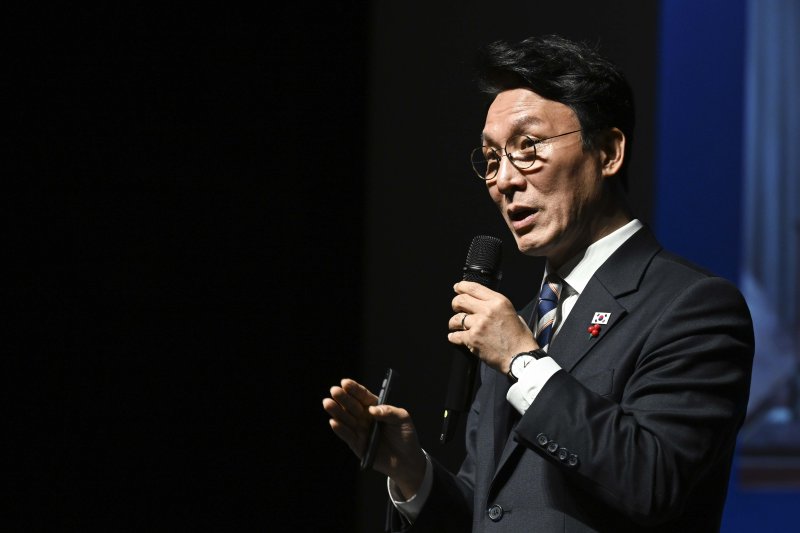 [광주=뉴시스] 김민석 국무총리가 4일 광주 서구 서빛마루 문화예술회관에서 광주시민들을 대상으로 국정설명회를 하고 있다. (사진 = 광주·전남사진기자단) 2025.12.04. photo@newsis.com