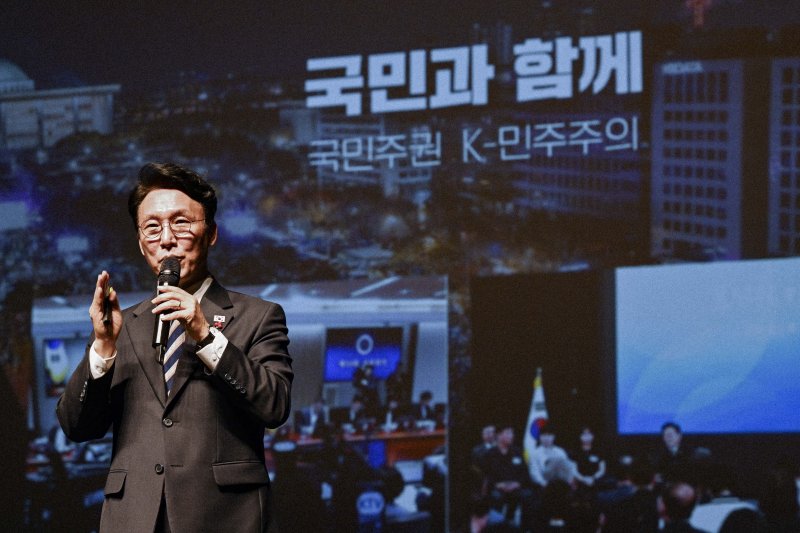 김민석 국무총리가 4일 광주 서구 서빛마루 문화예술회관에서 광주시민들을 대상으로 국정설명회를 하고 있다. (광주·전남사진기자단) 2025.12.4/뉴스1 ⓒ News1 이수민 기자