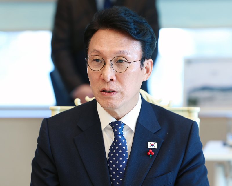 김민석 국무총리가 3일 서울 용산 대통령실 청사에서 열린 5부 요인 초청 오찬에서 발언하고 있다. 뉴시스