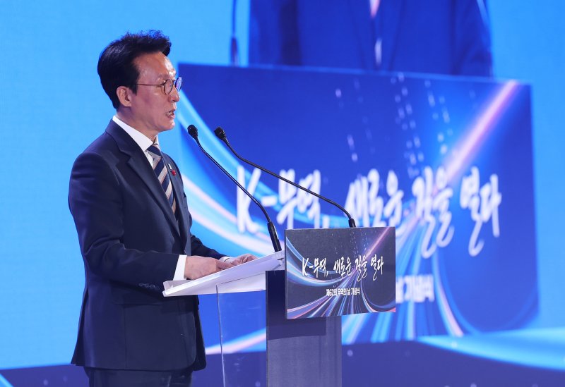 김민석 국무총리가 4일 오전 서울 강남구 코엑스에서 열린 제62회 무역의 날 기념식에서 축사를 하고 있다. 2025.12.4/뉴스1 ⓒ News1 오대일 기자