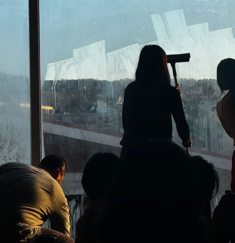 이효리, 요가원 창문도 직접 청소…"다정하신 선생님"