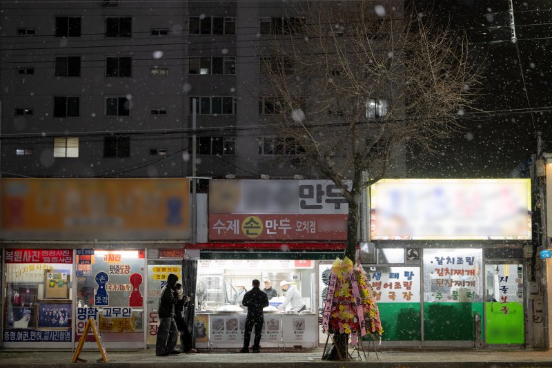 [광주=뉴시스] 눈 내리는 광주. (사진=뉴시스 DB). photo@newsis.com