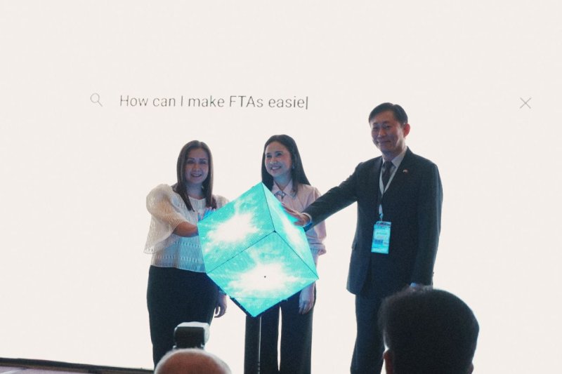 [세종=뉴시스]한국산업기술진흥원(KIAT)은 4일(현지시간) 필리핀 마닐라 EDSA 샹그릴라 호텔에서 열린 '2025 필리핀 국가 수출자 주간' 행사에서 마리아 크리스티나 로케 필리핀 통상산업부(DTI) 장관이 한국형 전자무역 시스템인 FTA 통합플랫폼을 국가 시스템으로 공식 선포했다고 전했다.(사진=키아트 제공)