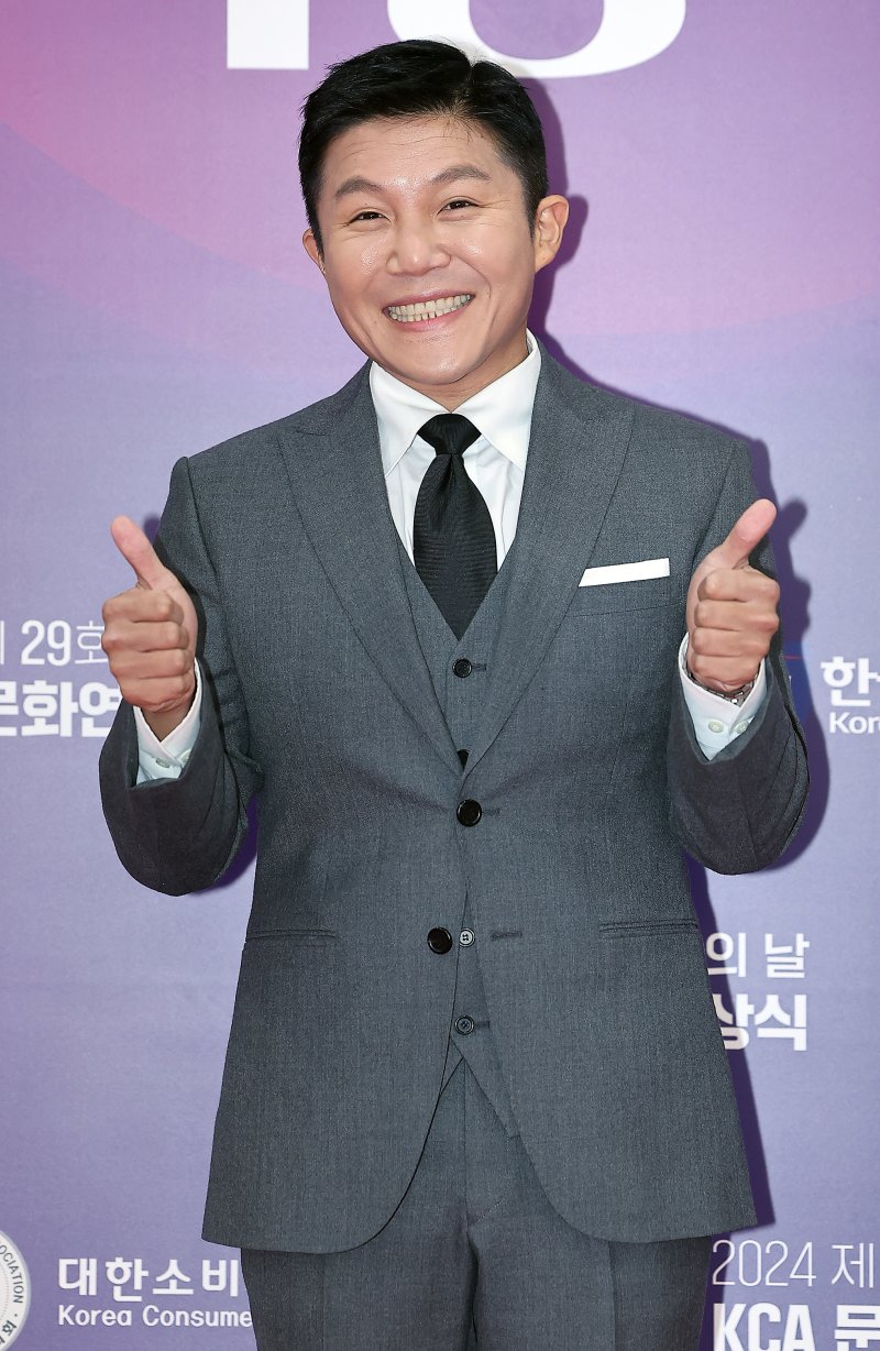 조세호 측 "조폭 연루설 사실 무근…허위사실 유포 법적 대응" [공식]