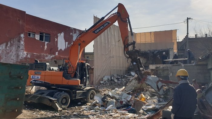 [파주=뉴시스] 경기 파주시 성매매집결지 내 불법 건축물에 대한 행정대집행이 실시되고 있다.(사진=파주시 제공)photo@newsis.com