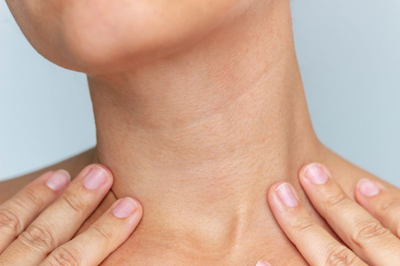 '이 부위' 문지르면 막힌 림프 '뻥' 뚫려요... 화제