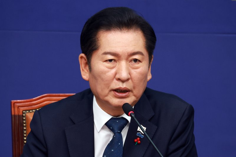 [서울=뉴시스] 고승민 기자 = 정청래 더불어민주당 대표가 지난달 28일 서울 여의도 국회에서 열린 최고위원회의에서 발언하고 있다. 2025.11.28. kkssmm99@newsis.com