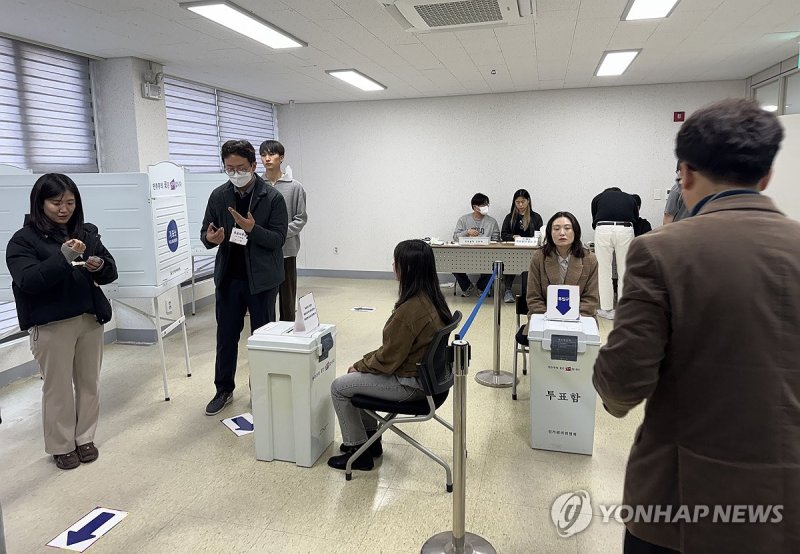 강원선관위, 내년 지방선거 대비 모의 투·개표 (출처=연합뉴스)