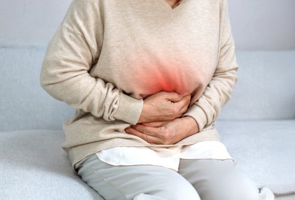 [서울=뉴시스] 20일 대한간학회에 따르면 우리 몸에서 간은 '침묵의 장기'라고 불릴만큼 간손상으로 인한 증상이 나타났을 때는 간 전반에 걸쳐 이미 손상이 심각한 상태로 진행된 상태가 대부분으로 평소 예방이 중요하다. (사진=유토이미지 제공) 2025.10.20. photo@newsis.com *재판매 및 DB 금지