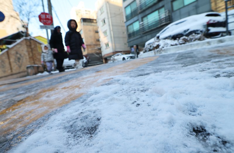 빙판길 관련 사진. ⓒ News1 오대일 기자
