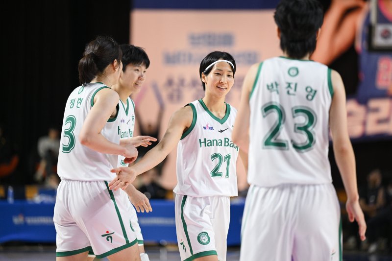 [서울=뉴시스] 여자프로농구 부천 하나은행의 이이지마 사키. (사진=WKBL 제공) *재판매 및 DB 금지