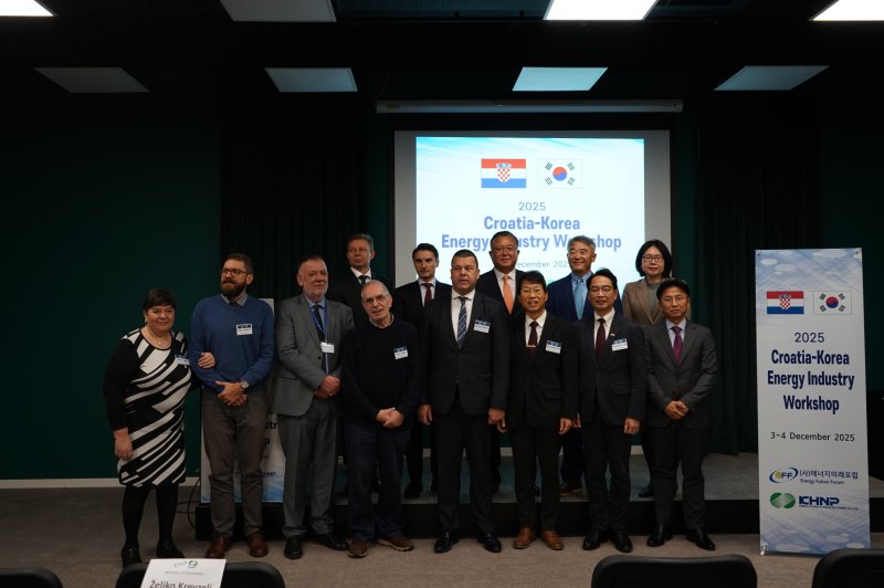 [세종=뉴시스]한국수력원자력은 지난 3일부터 4일(현지시간)까지 크로아티아 자그레브에서 크로아티아 경제부 및 현지 에너지 기관들과 함께 '한-크로아티아 에너지 산업 워크숍'을 성공적으로 개최했다.(사진=한수원 제공)