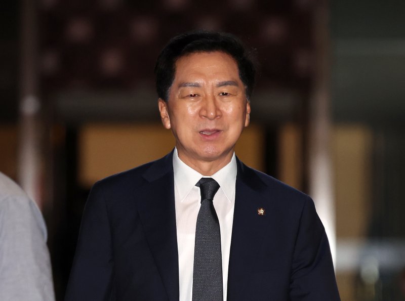 [서울=뉴시스] 김명년 기자 = 김기현 국민의힘 의원이 1일 오후 서울 여의도 국회에서 열린 의원총회에 참석해 있다. 2025.09.01. kmn@newsis.com