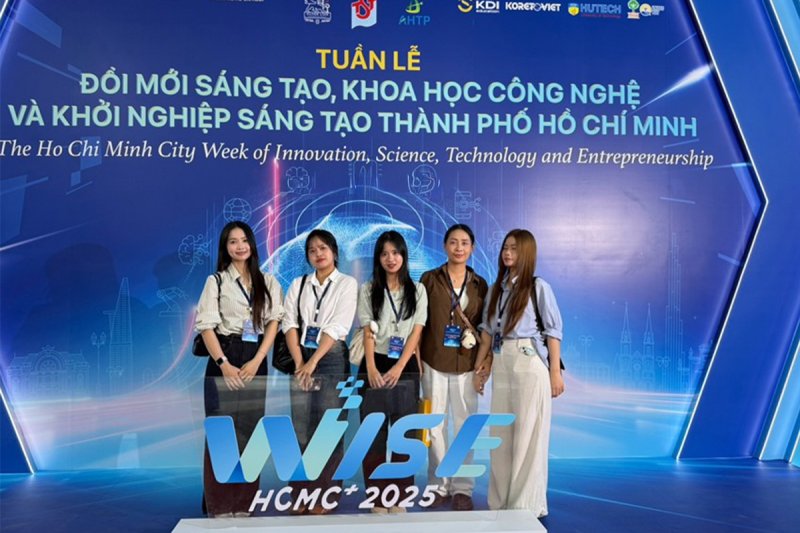 [대전=뉴시스] '대전 ICT(정보통신기술) 기업 상담회'에 참석한 베트남 출신 목원대 유학생들. (사진=목원대 제공) 2025.12.05. photo@newsis.com *재판매 및 DB 금지