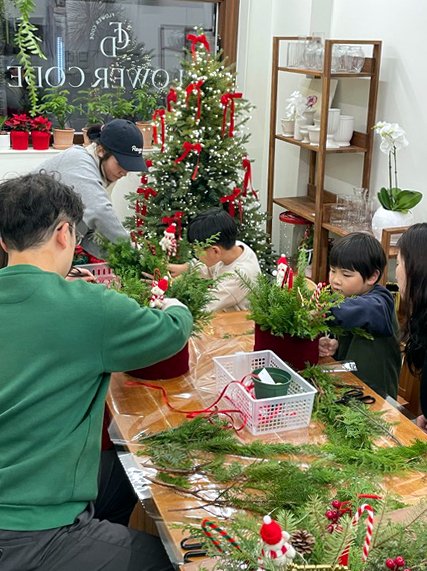 연말 가족 특별 체험 벨벳 생화 캔들박스 클래스 체험 프로그램 모습. (대전시교육청 및 DB금지) 2025.12.5/뉴스1